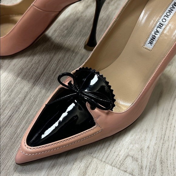 Manolo Blahnik Pink & Black Patent Leather Bow Pumps | Rare Grafa-Line Colorway - Picture 3 of 14